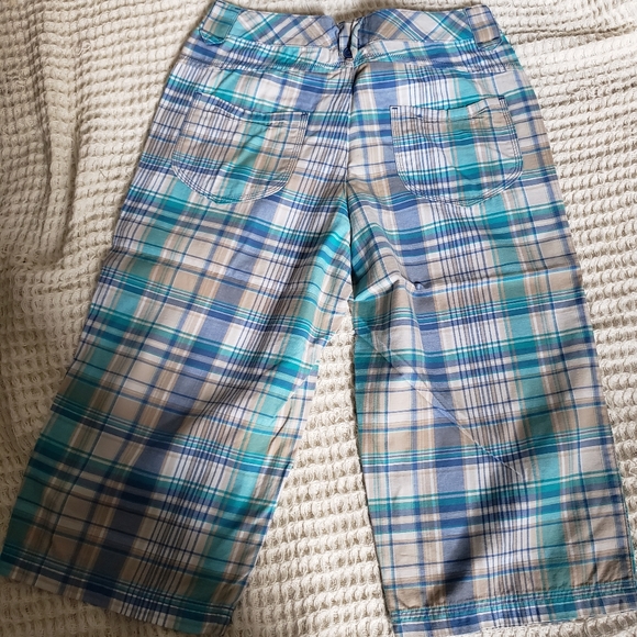 Capris - Picture 2 of 4